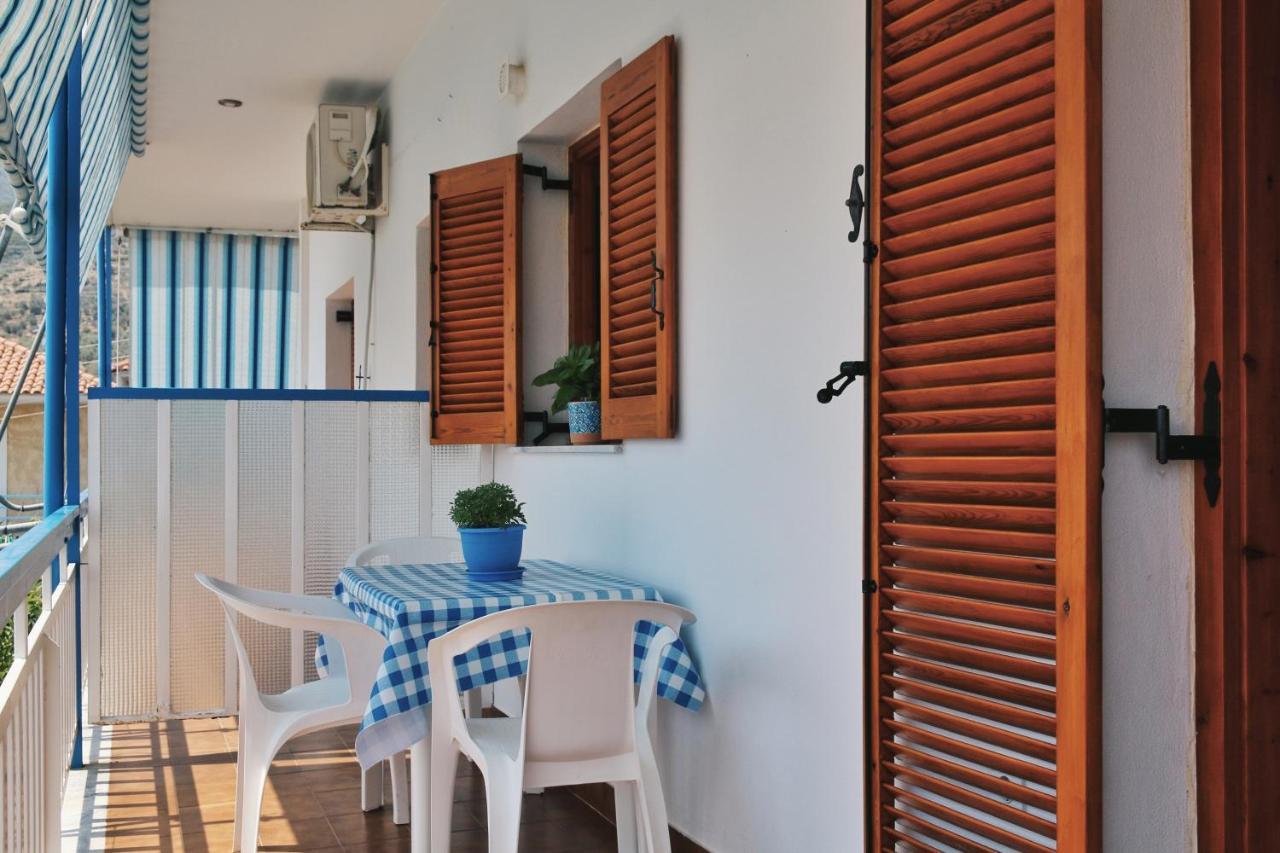 Seaview- 2 Space - Selfcatering Apartment - Helen No 3 Ксиропигадо Экстерьер фото